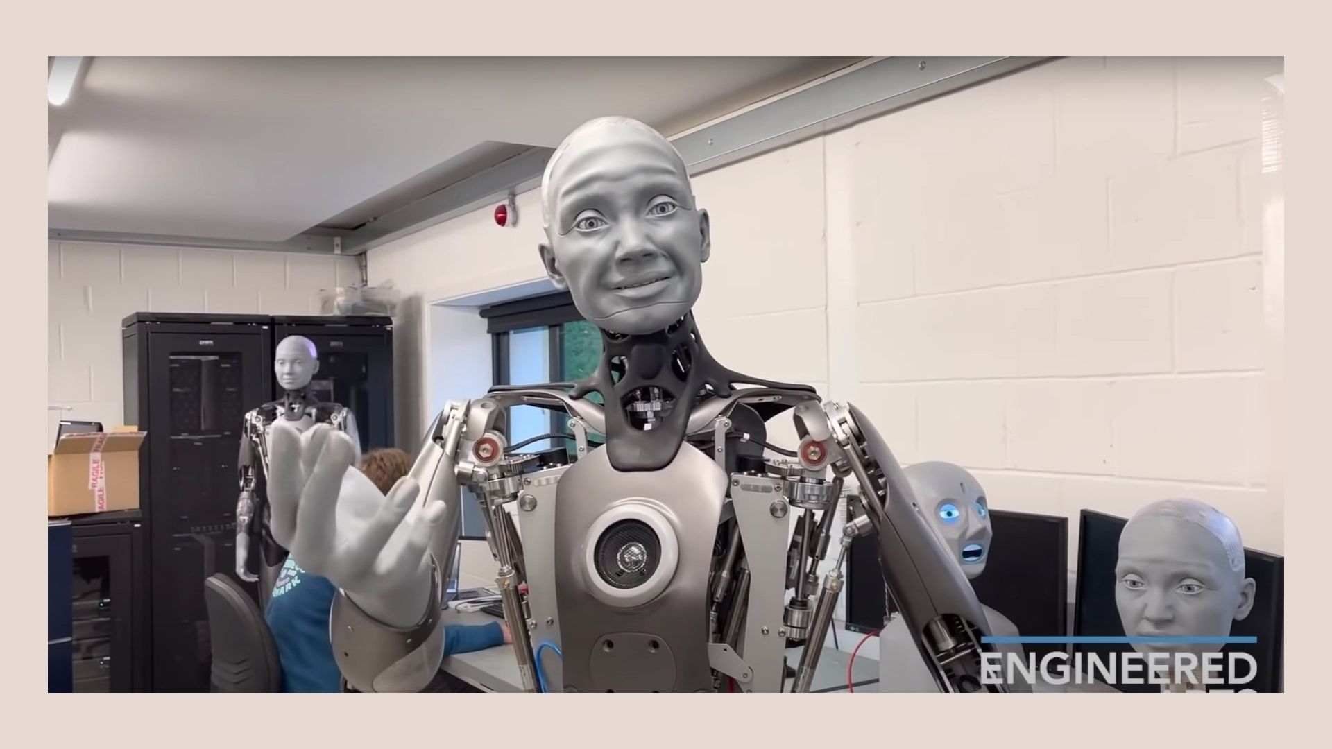 Robot tương lai tên Ameca có phản ứng ấn tượng giống người